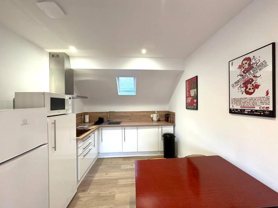 Chez Margaux Et Oscar Apartment Бурж Екстериор снимка